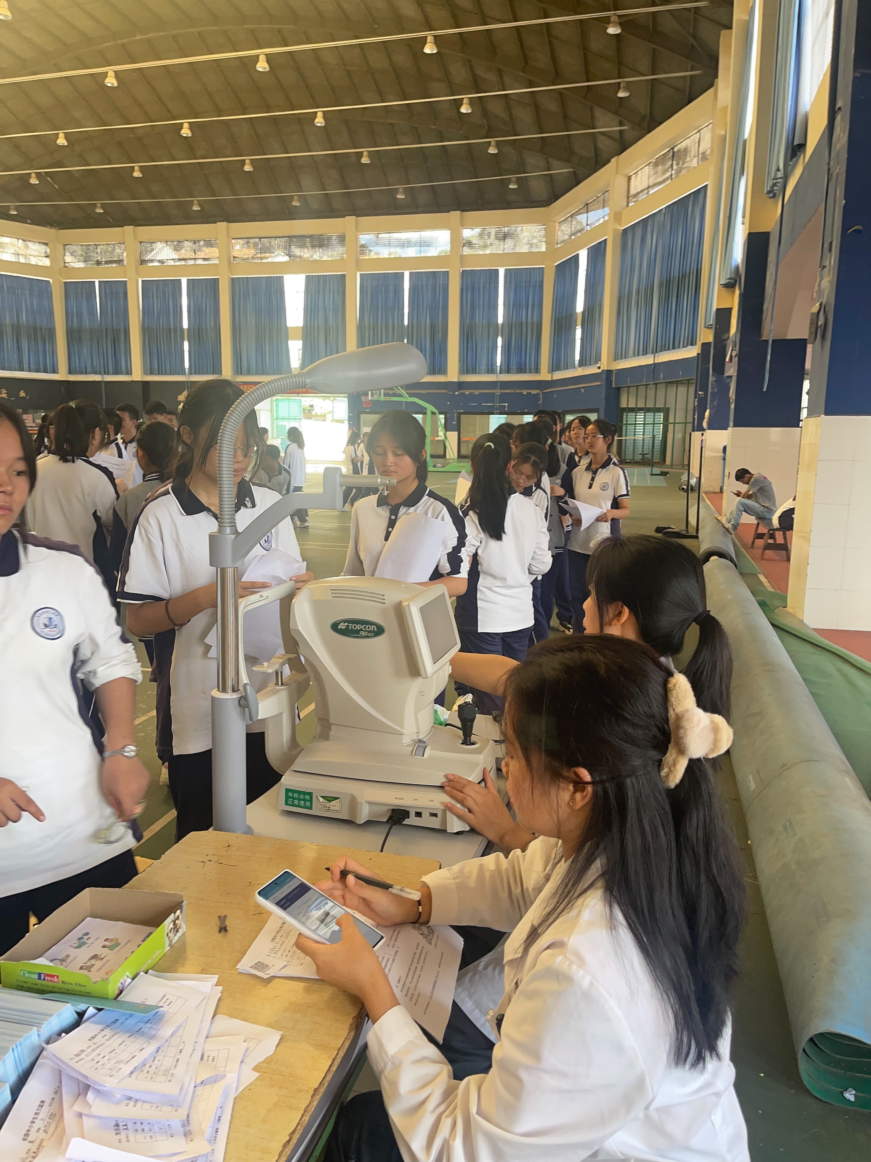 学生依次检查
